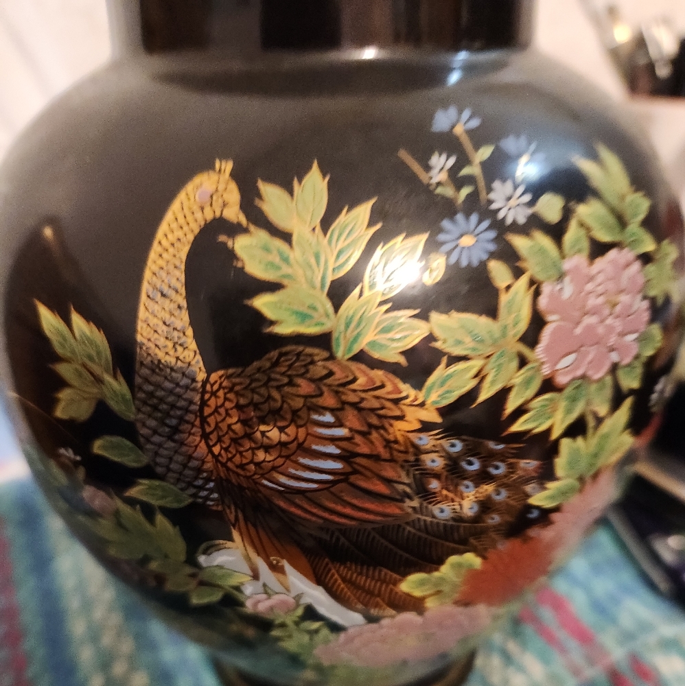Vintage Japanese vase with lid.